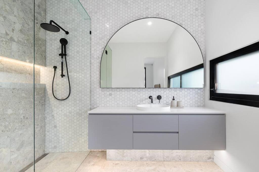 Kirks On Park - Brand New Luxury Home, Great Location Sorrento Exterior photo